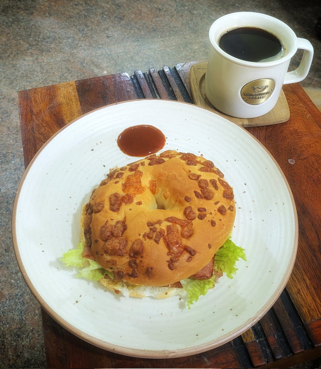 MrCoff333's tweet image. Bagel Breakfast 🥯 ☕💫 

#Yumm