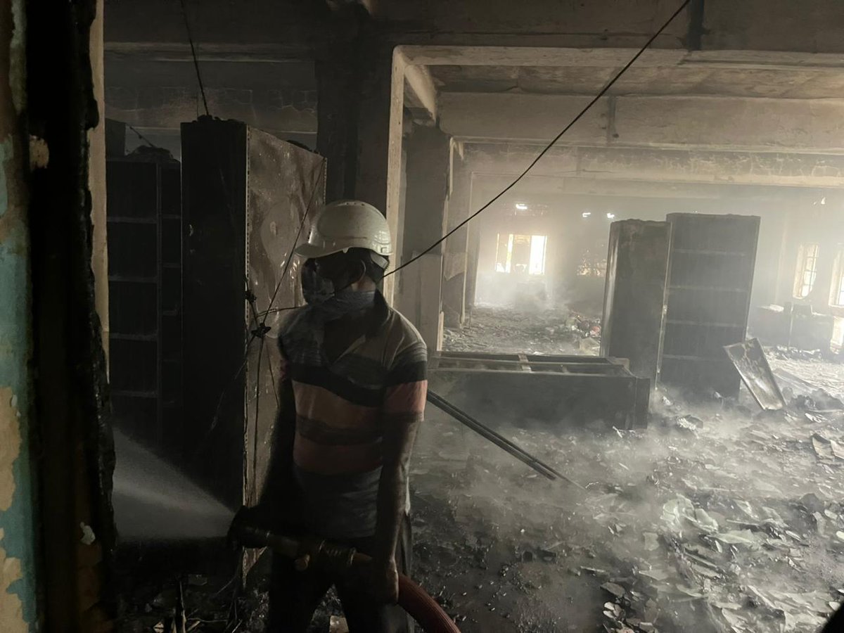 CISFSouth's tweet photo. Prompt and timely action by #CISF fire wing personnel successfully doused fire broke out at 2nd &amp; 3rd floor of a building @ CISF unit BHEL Hyderabad. #fireprotection #fireresponse

 "संरक्षण एवं सुरक्षा ”
#FireSECURITY 
@HMOIndia
@MHI_GoI
@BHEL_India
@PIBHomeAffairs 
@CISFHQrs https://t.co/IVA1Fbbnfb