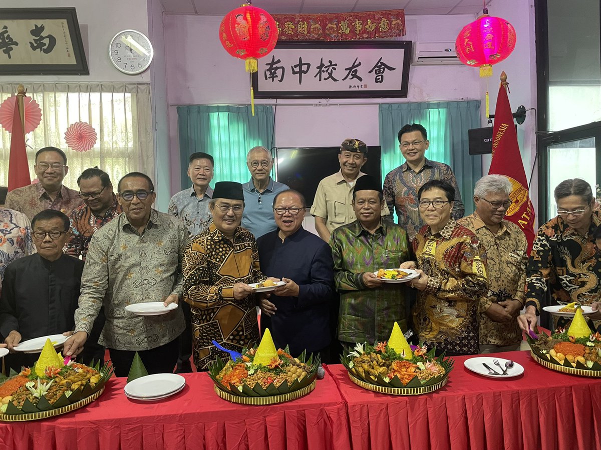 HinduGL (@glhindu) on Twitter photo Ada banyak keyakinan di dunia. Kebanyakan orang mengikuti keyakinan orang tuanya, sebagian memilih krn perkawinan, krn perjalanan spiritual, atau alasan lain.
Menghormati keyakinan2 tsb adalah sikap paripurna.
Selamat Peringatan Hari Raya Dongzhi 2575 Kongzili <a href="/KonghucuGL/">Koh Garis Lucu</a> Ada banyak keyakinan di dunia. Kebanyakan orang mengikuti keyakinan orang tuanya, sebagian memilih krn perkawinan, krn perjalanan spiritual, atau alasan lain.
Menghormati keyakinan2 tsb adalah sikap paripurna.
Selamat Peringatan Hari Raya Dongzhi 2575 Kongzili <a href="/KonghucuGL/">Koh Garis Lucu</a>