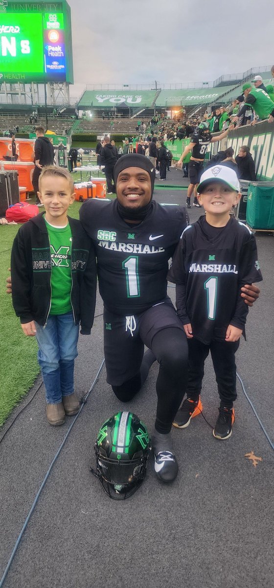 KitaKay's tweet photo. @braylon_braxton @CoachHuff @CHbanderson We will miss watching you play at the Joan.  Thank you for being so great with my kiddos.  I wish nothing but the best for you, even though I wish you would have stayed with the Herd. https://t.co/0ZJkxlPtPu