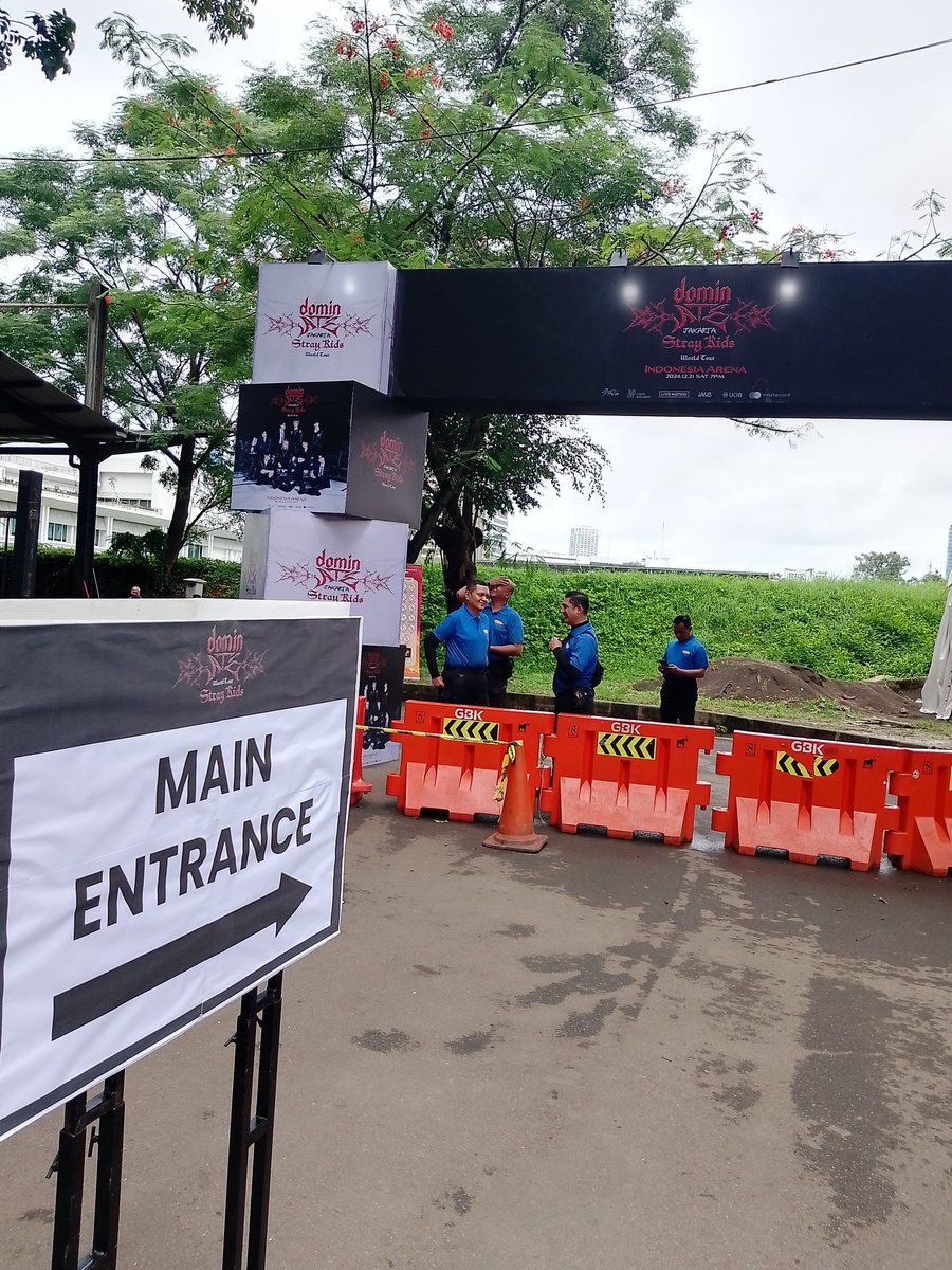 aderaldet's tweet photo. WTS / JUAL TIKET KONSER STRAY KIDS WORLD TOUR <DOMINATE JAKARTA>...MINAT TANYA2 DM AJA..COD VENUE DI WAJIBKAN DP YA ..BIAR TIDAK DI PHP SAMA PEMBELI NYA..WA..Sekarang udh di venue ya..#Wtsstraykids https://t.co/hbUSgu9dyE