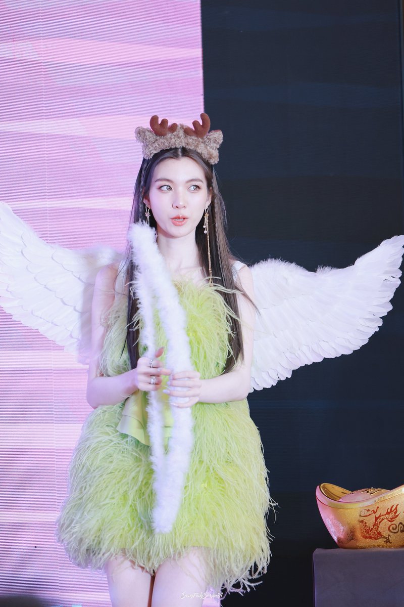 lo___luvr's tweet photo. Fairy Orm in green please save me

ORM FANSIGN IN SHANGHAI
#OrmWinkMagazineFansign 
#Ormkornnaphat #ออมกรณ์นภัส https://t.co/WyZ8LGgCm8
