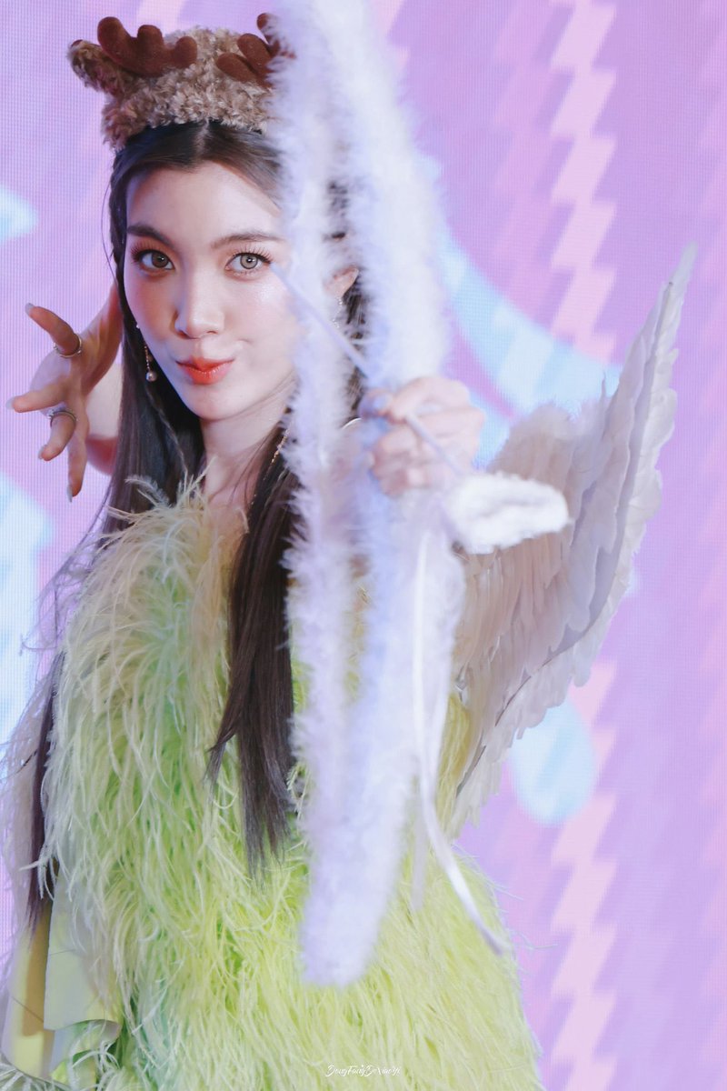 lo___luvr's tweet photo. Fairy Orm in green please save me

ORM FANSIGN IN SHANGHAI
#OrmWinkMagazineFansign 
#Ormkornnaphat #ออมกรณ์นภัส https://t.co/WyZ8LGgCm8