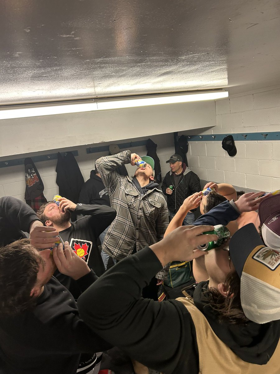 shellbrook_elks's tweet image. Heading home from Allan with a W 6-5 in OT!! Big horn goes to Parker “Sparkles” Turner in his return to the lineup with the hatty. Willow Cree comes to town tomorrow night. Huge tilt. 8 pm.  Be there. @MondayNooner  @SaskForum