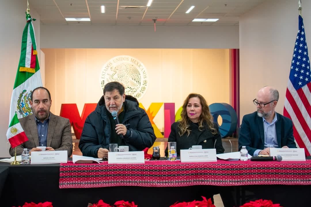 fernandeznorona's tweet photo. Hoy, en el consulado de Houston, con la cónsul María Elena Orantes y líderazgos de la comunidad mexicana. https://t.co/gprB2IEihS