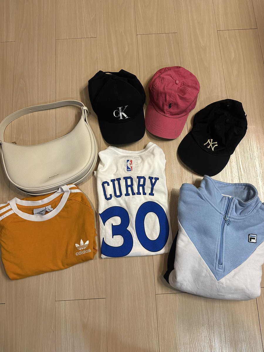 εїз เท‼️ ถูกๆๆเลยค้าบ 🌷  

🐶🍒 มีเยอะกว่าในรูปน้าา แรร์ๆทั้งนั้นนน   🐶🍒
🌸ลง พรุ่งนี้ 21/12 (19:00 pm) ค่าา🌸

꙳ ฟอล+รี+ปัก ลด 5 บาท🍒

#ส่งต่อเสื้อผ้า #เสื้อผ้ามือสอง #ส่งต่อเสื้อผ้ามือสอง #ส่งต่อคสอ #ส่งต่อกระเป๋ามือสอง #vghbkkมือสอง #cintage #nike #adidas #SanRio