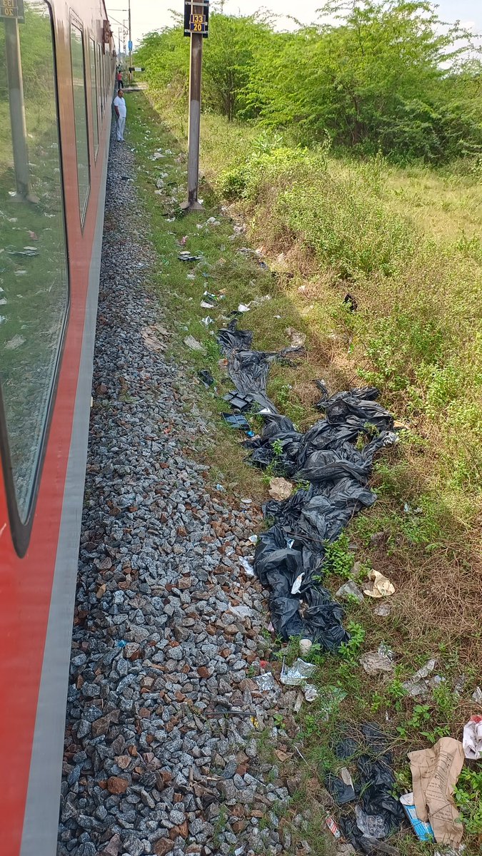 PeejushP's tweet photo. #SolidWasteManagement of #IRCTC is at its lowest. The attendents will keep your coach clean, but has to throw off all the wastes out of the door as there is no collection drive and Monitoring facility to have a check on the misconduct. No any mechanism to recycle huge waste load. https://t.co/5bodkD8XGF