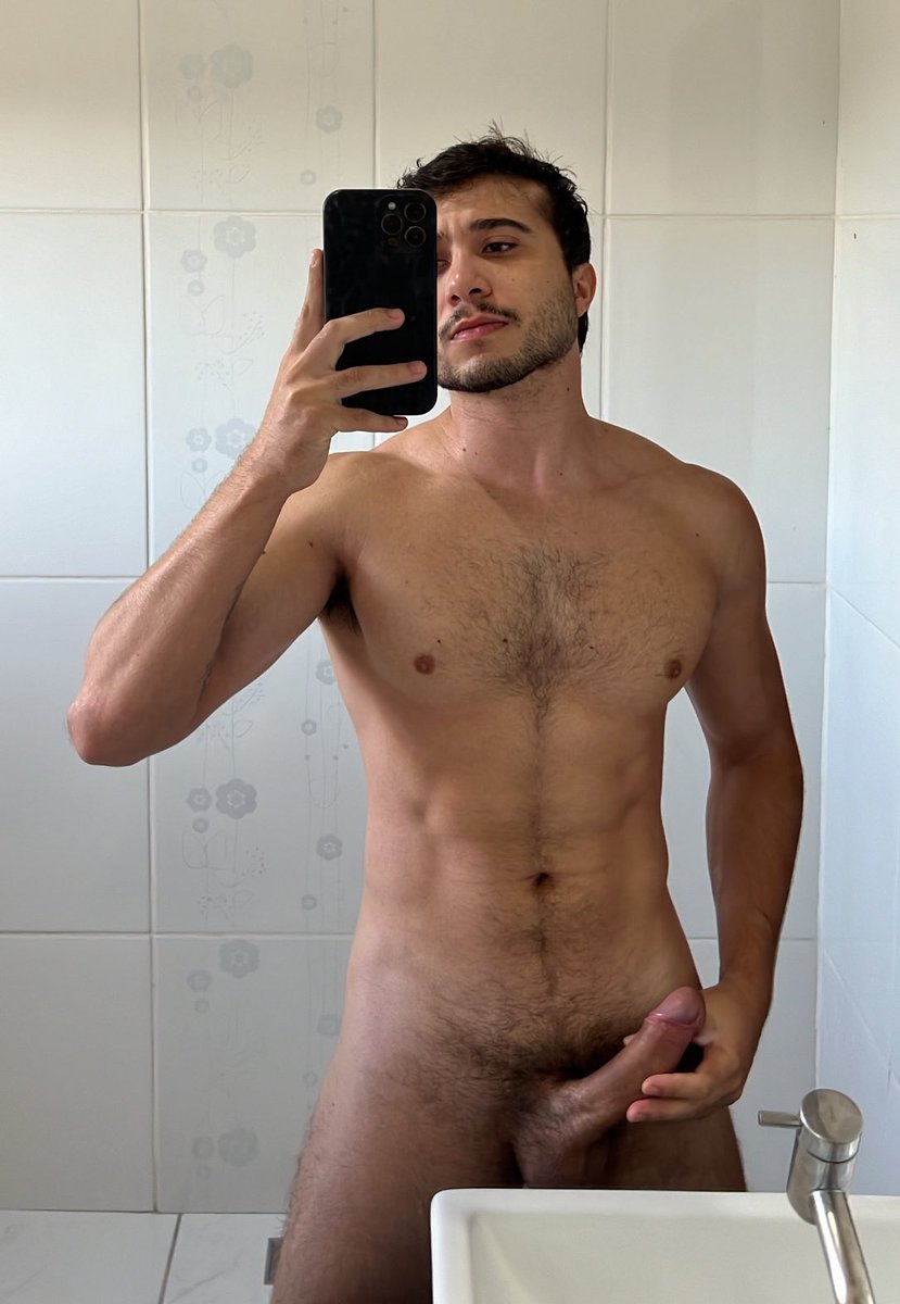 galaquitos's tweet photo. Let me cum inside you? https://t.co/wYrUUhateI