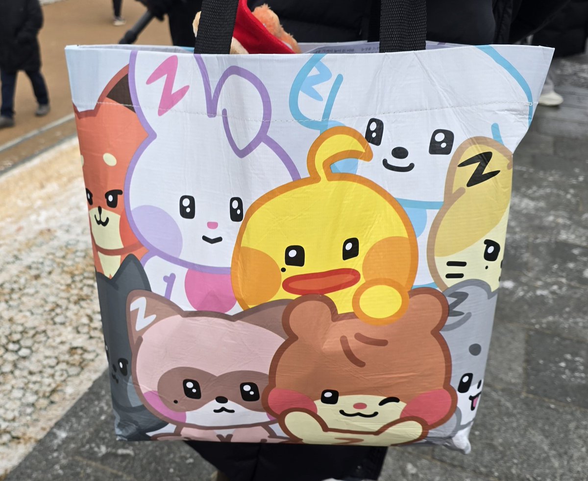 🙋‍♀️나눔 공지

현재 위치입니다 
가방 보시고 찾아주세요

소량이기때문에 1인 1개, 인형 보여주세요💙