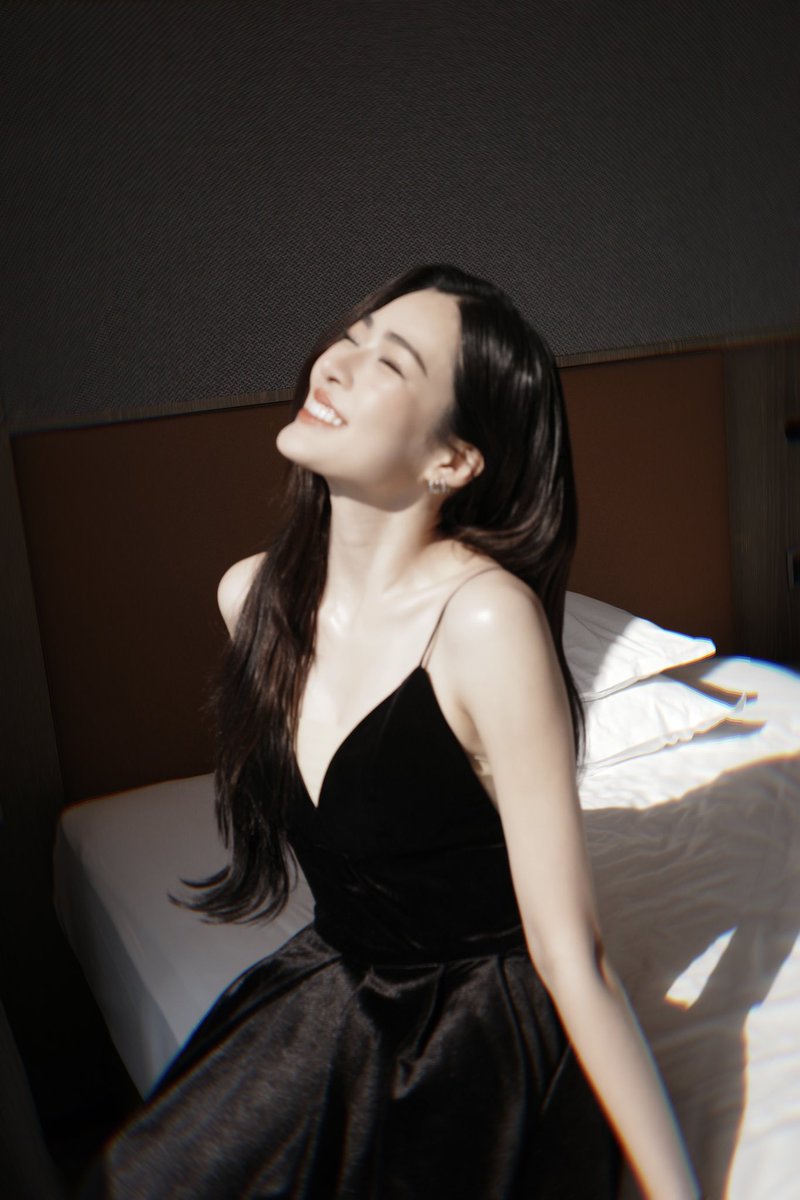 linglingsirilak's tweet image. เลิกงาน~ จะไปกินๆๆๆๆๆ
สุขสันต์วันบัวลอยนะคะ 🥳
#BobbiBrownXLinglingKwong