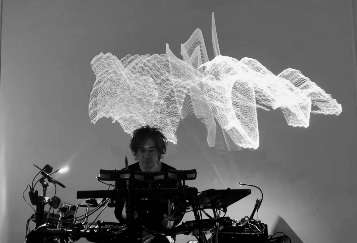 sascacci's tweet image. threejs #webmidi