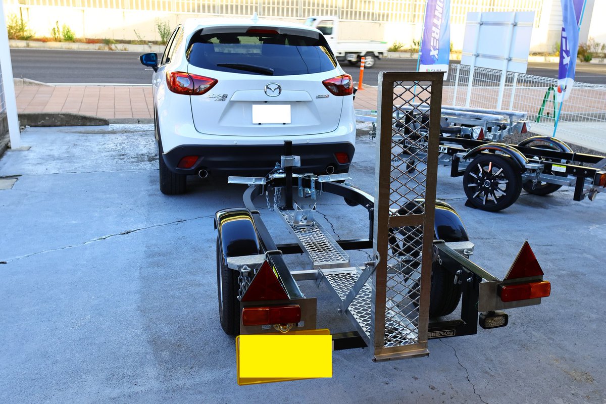 CARRIAGEBASE's tweet photo. こんにちは。キャリッジベースのメカニック&フォトグラファーの笹田です。
バイクトレーラー初心者応援企画開催中です。
残すところあと11日
ご来店お待ちいたしております。
#バイクトレーラー
#BLACKCOBRA
#TRBD #TRBHD
#サーキット #モトクロス
#キャンペーン https://t.co/AFmuOaPEdC