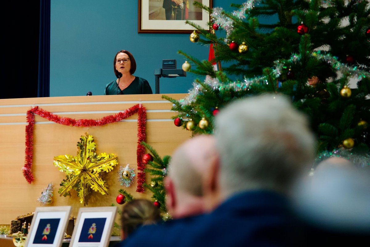 🎄Op der traditioneller Veillée de Noël vun der <a href="/ArmyLuxembourg/">Lëtzebuerger Arméi</a> stinn all Membere vun der Arméi am Mëttelpunkt. Ouni d’Arméi hu mir keng Defense. Si stinn all Dag dofir an, d’Fundament vun eiser Gesellschaft ze beschützen: Fridden a Fräiheet. Mäin Zil ass et, d’Arméi ze stäerken.