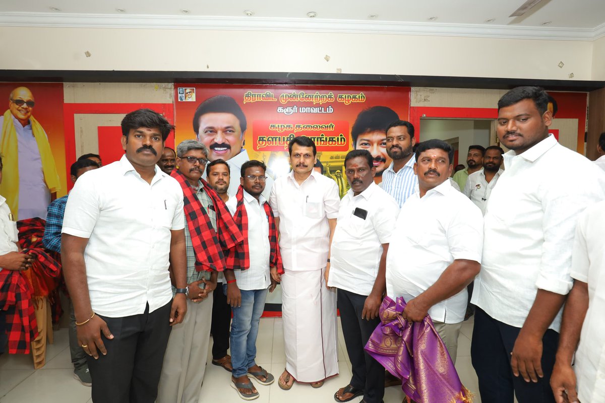 V_Senthilbalaji's tweet photo. மாண்புமிகு தமிழ்நாடு முதலமைச்சர் தளபதி @mkstalin அவர்களின் நல்லாட்சிக்கு சான்றாக, தமிழ்நாடு அரசு நியாய விலைக்கடை பணியாளர்கள் சங்க மாவட்டத் தலைவர் திரு.ஆர்.கார்த்திக், அமைப்பாளர் திரு.பி.தங்கராஜா ஆகியோர் தங்களை இன்று கழகத்தில் இணைத்துக் கொண்டனர். கூட்டுறவு தொமுச செயலாளர் திரு.ஆர்.சரவணன், பண்டகசாலை தொமுச செயலாளர் திரு.குமார்  உடனிருந்தனர்