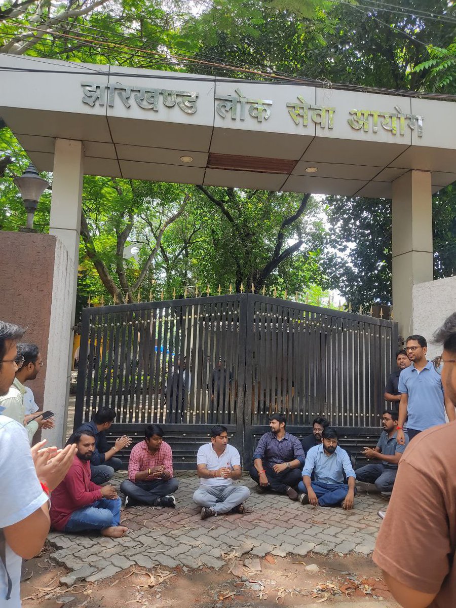 Amrendr93258593's tweet photo. #JPSC_CHAIRMAN_APPOINT_KARO
#JPSC_CHAIRMAN_APPOINT_KARO
@JMMKalpanaSoren @sunny_sharad @JairamTiger @yourBabulal @StudentFighter3 @JharkhandCMO @narendramodi @DevendraNathMa9 @22scopenews @jhar_governor https://t.co/R6ksEKRRDy