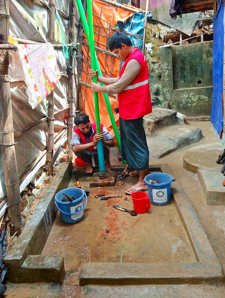 BDRCS1's tweet photo. Access to clean water: A Right, not a Luxury.
To meet up safe water for #CoxsBazar camp people, @BDRCS1 continues water quality testing, supply network repair & maintenance.
#CleanWaterForAll , #SaveWaterForFuture
@ifrc, @roteskreuz_de, @RodaKorset, @RotesKreuz_CH, @Kizilay https://t.co/6OL0ofYEAZ