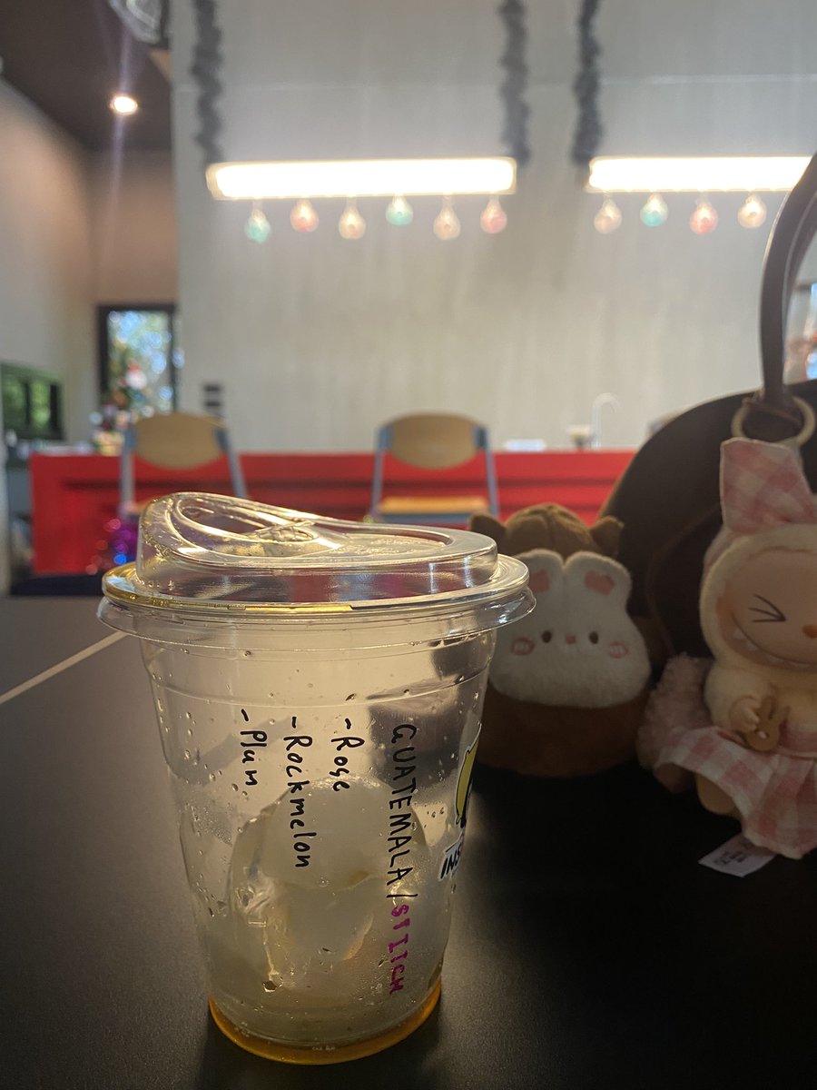 balance__c's tweet photo. เป็นช่วงที่เหนื่อยเหมือนกันนะเนี่ย 
ยกให้หมดแก้วแล้วไปทำงานต่อค่าหนมบู้ต่อ🦦🐰🥤🥤 https://t.co/ndVkJW3Fzf