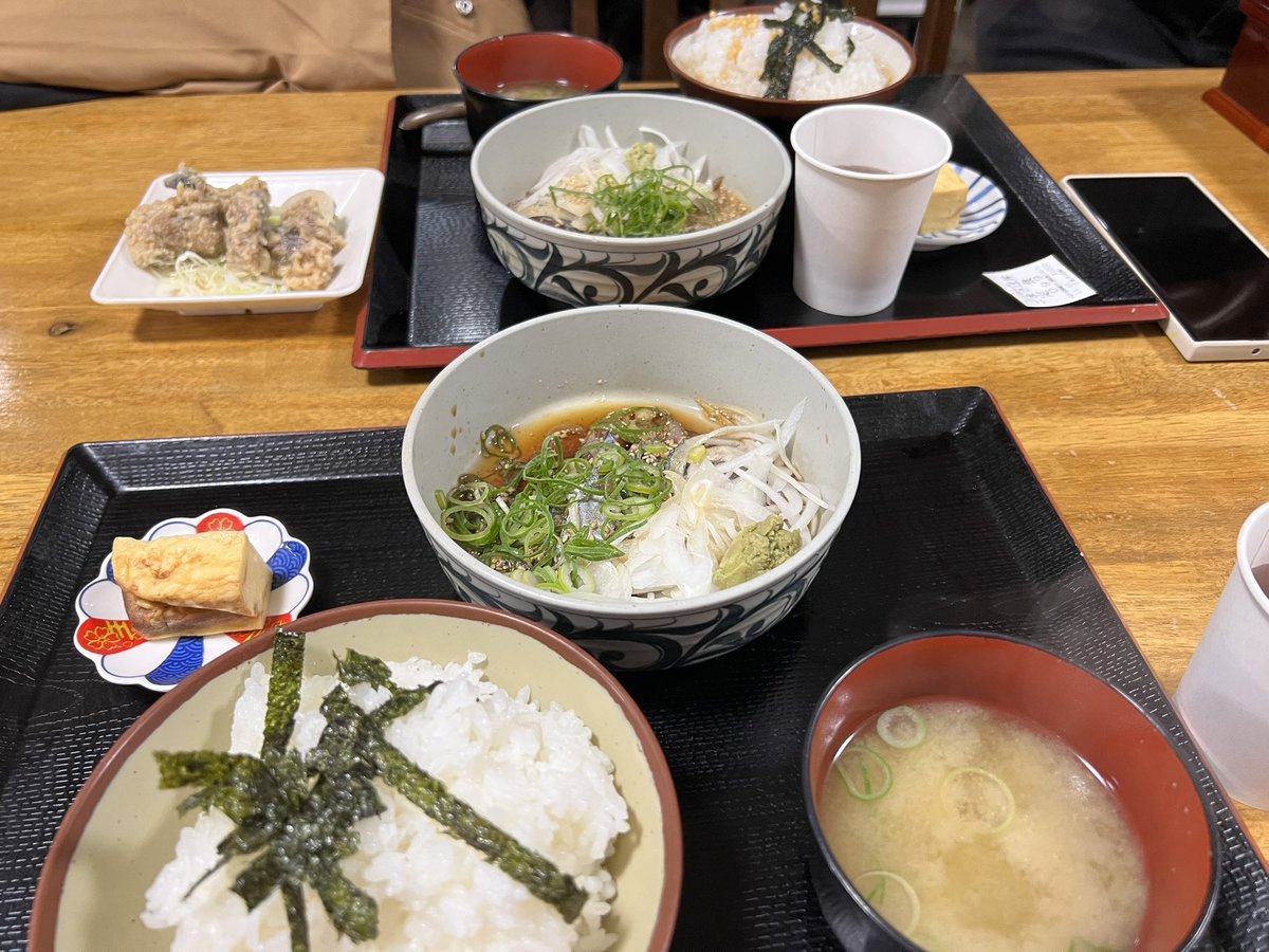 tiaran_monmon's tweet photo. 久しぶりに友達とランチ。
ゴマ鯖定食食べてきましたー。

長浜市場で仕入れたお魚なので、新鮮で，美味しかったー。

そして出し汁かけて3度美味しさ楽しめるから結構並んでた。 https://t.co/PiTYEp7Cr1