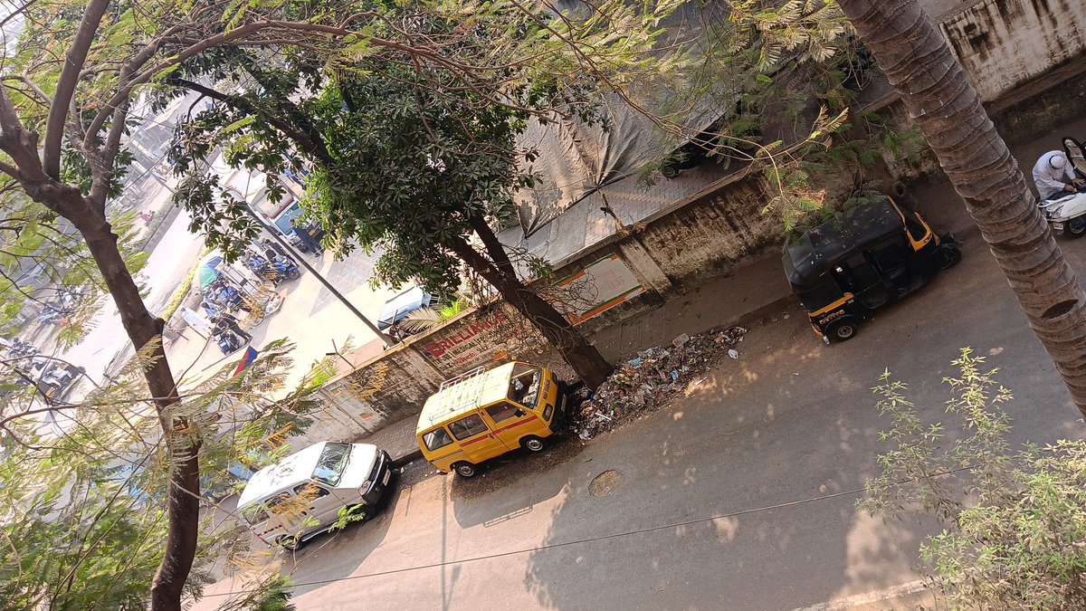 kaifwadia's tweet photo. Still NO Action taken bhai RTO and VAN is parked here since many days. @MumbaiPolice @CPMumbaiPolice @MTPHereToHelp 
Address 
Near sv road petrol pump lane.
Opp ayesha tower/skyway hotel.
Jogeshwari west.
400102.
Request of daily car towing.
Oshiwara police station https://t.co/1revCvVs1J