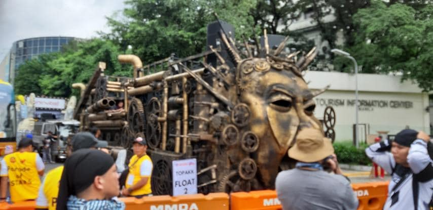mnlstandardph's tweet photo. Happening now: MMFF Parade of Stars
📷: Eduardo Rabaya Castro
#MMFF2024
#MMFF50
#ParadeOfStars
#uninvited
#myfuturewife
#theking
For more news updates, visit: https://t.co/tMZwFVXzKI https://t.co/4p1bBq3EVI