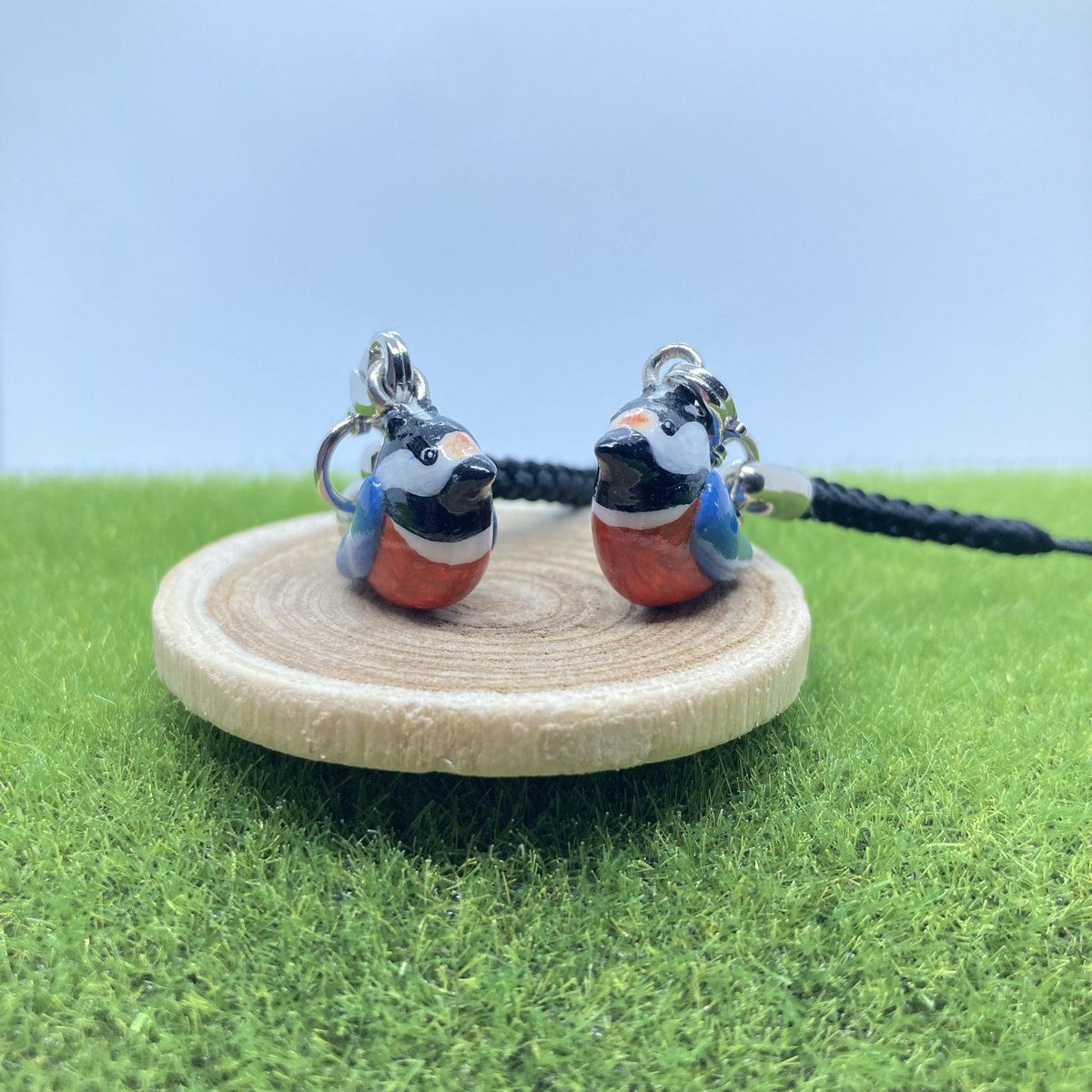 ecriyage's tweet photo. 〜次回販売予定の作品〜
☆野鳥の根付ストラップ〜澄んだ声〜クロジ(オス)
もうしばらくお待ちください♪
よろしくお願いします(^^)
※写真は現在販売中の作品です♫
#野鳥
#カワセミ
#ヤマセミ
#ヤマガラ
#イカル
#minne
#ハンドメイド
#ecriyage https://t.co/YZ8vWneNvy