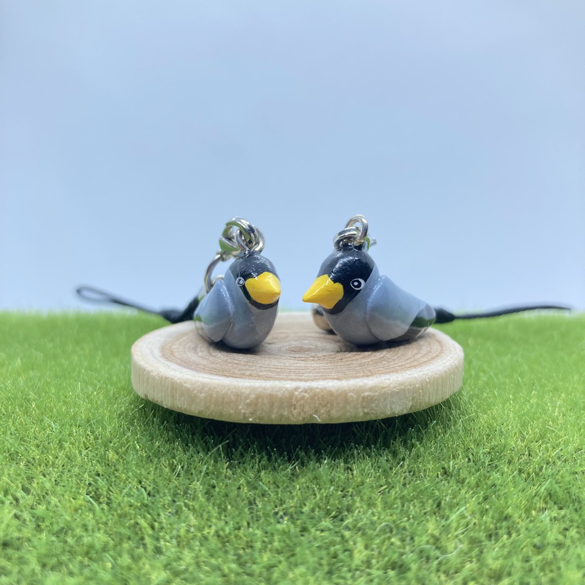 ecriyage's tweet photo. 〜次回販売予定の作品〜
☆野鳥の根付ストラップ〜澄んだ声〜クロジ(オス)
もうしばらくお待ちください♪
よろしくお願いします(^^)
※写真は現在販売中の作品です♫
#野鳥
#カワセミ
#ヤマセミ
#ヤマガラ
#イカル
#minne
#ハンドメイド
#ecriyage https://t.co/YZ8vWneNvy