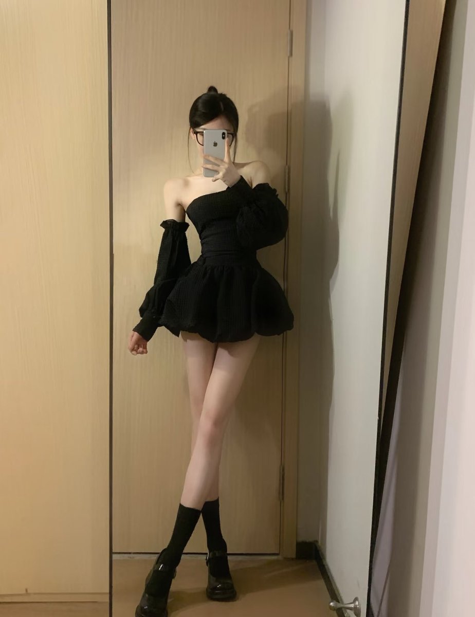 morenai_nandeee's tweet photo. 冬のミニスカート民、全員今すぐこれ買って！！！

ほぼ着る湯たんぽ。
お腹温めるだけでまじで全身の体温変わるし、
「おしゃれは我慢」なんて時代はもう終わった。
人気すぎて完売続出してるから無印で見つけたらすぐに買って。 https://t.co/aGj5ofIjTr