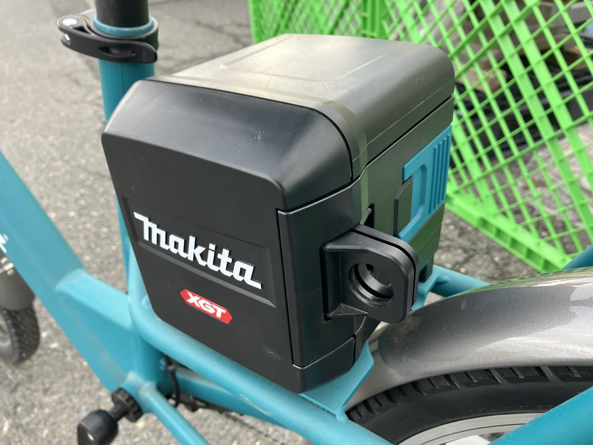 kougumikata1's tweet photo. こんにちは😃
職人さんの大崎古川店です！

実物をはじめてみました…！！

makita 40V電動アシスト自転車
入荷致しました！！
使用感が少なく広い現場の
移動や日常生活での活躍間違いなしです✨
気になった方は大崎古川店まで！

#職人さんの味方 #大崎市 #古川
#makita #電動アシスト自転車 #40V https://t.co/DPdyNMdxhw