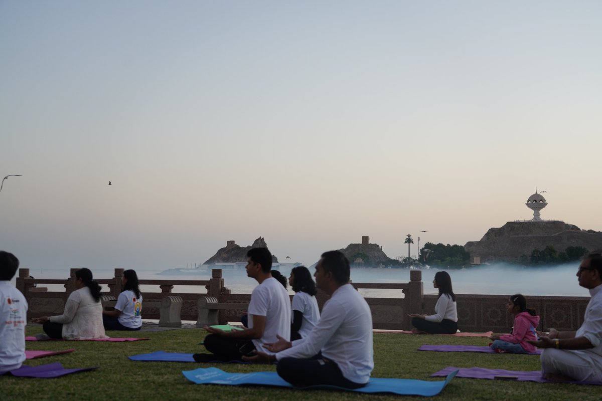 ArtofLiving's tweet photo. Hundreds from across Oman joined in to participate in #WorldMeditationDay events! #WorldMeditatesWithGurudev https://t.co/0GJgvlaU4N