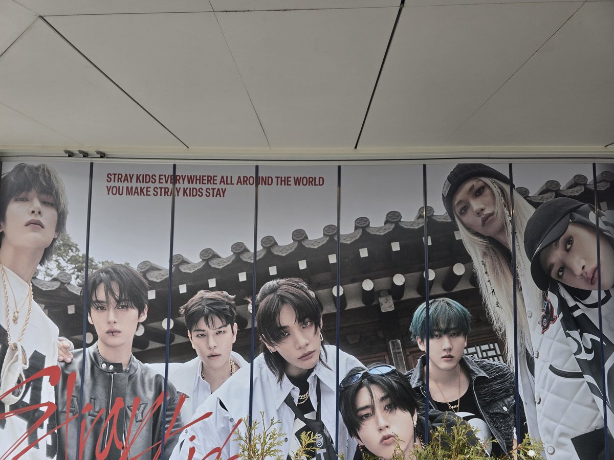 nsm4122's tweet photo. #StrayKids #스트레이키즈 #合 #HOP #SKZHOP_HIPTAPE #HOP_POPUP #스키즈팝업 #JYPSHOP #집샵 https://t.co/3zfaGWn48S