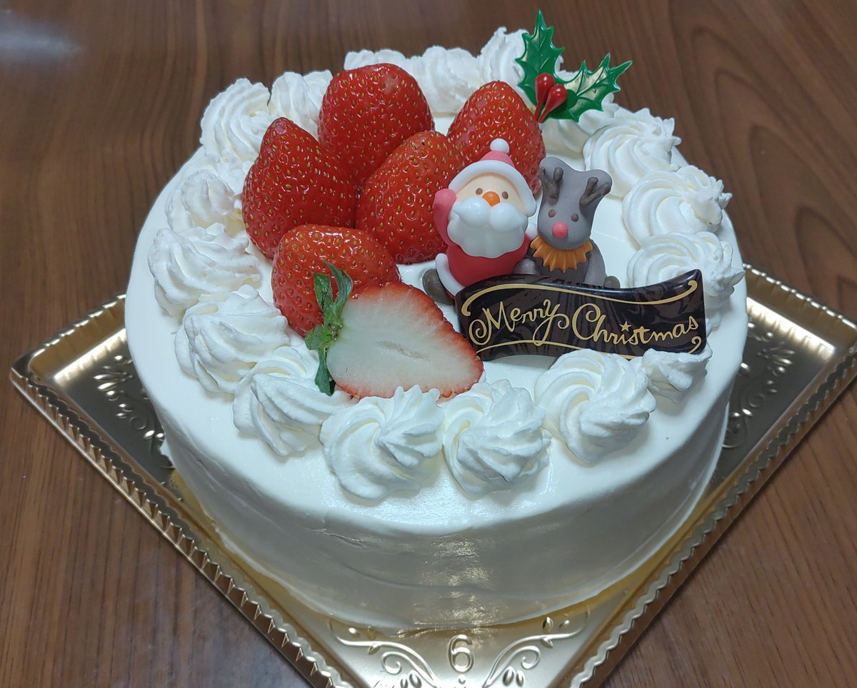 MSHION4's tweet photo. 少し早めのクリスマスケーキ制作🎶　
#手作りお菓子 
#クリスマスケーキ
#手作りケーキ https://t.co/MsVWoPwUmY