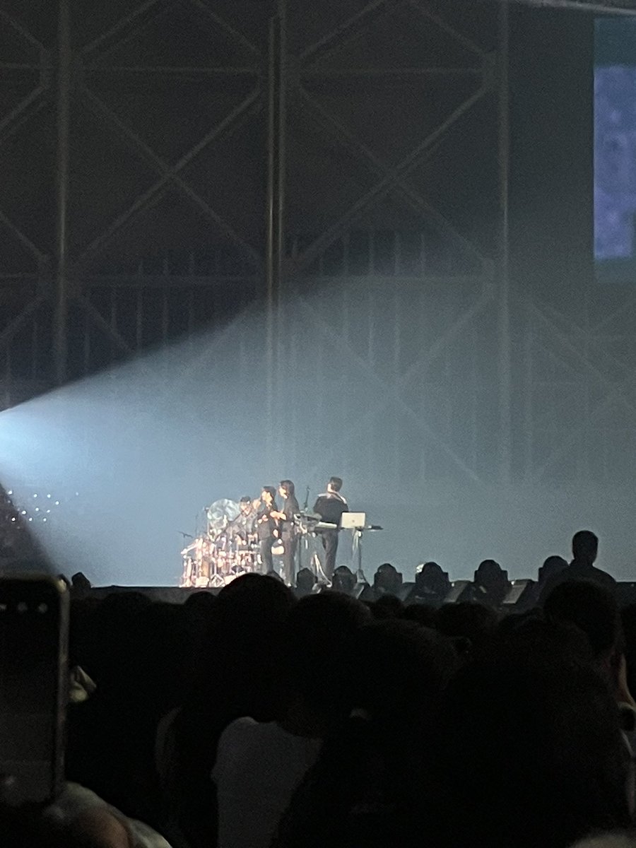 my_daywithDAY6's tweet photo. 정말 너무너무 행복한 하루였고
행복의 시작에 데이식스가 있어서 더 좋앗어~
연말 잘 보내구 내년에도 보러 갈게😘🎈 https://t.co/uGCfXzwcEO
