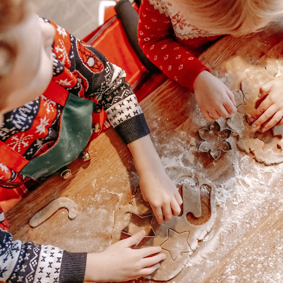 HeltiQ's tweet photo. Bakken, braden, grillen, koken, stomen, wokken - Sta jij je de komende dagen ook uit te sloven in de keuken voor de kerstdiners? Ga je kerstkoekjes bakken? Of laat je heerlijk voor je koken?⁠ 
⁠
HeltiQ, jouw eerste hulp bij ongelukjes in de keuken!⁠ https://t.co/L6NkAhnBVL