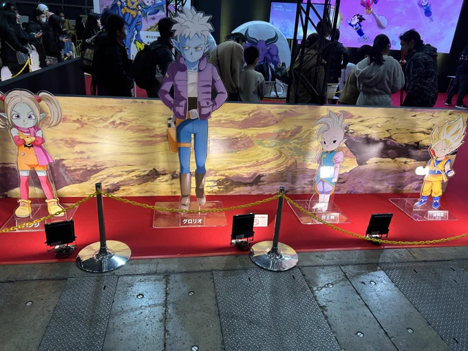 巨大アクスタ良いなー #DB特派員 #DragonBall40th 