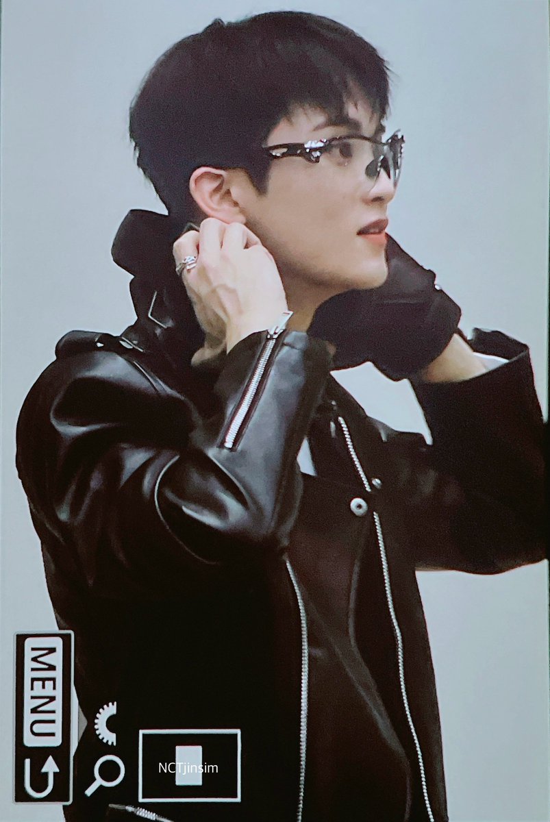 ค คะ🫠🫠🫠🫠🫠 black leather jacket ใส่แว่น ลุคนี้คือหล่อแตกแตนมาก เหมือนอยู่ในหน่วย ล่ะวันนี้มาฝึกยิงปืนเล่นงี้