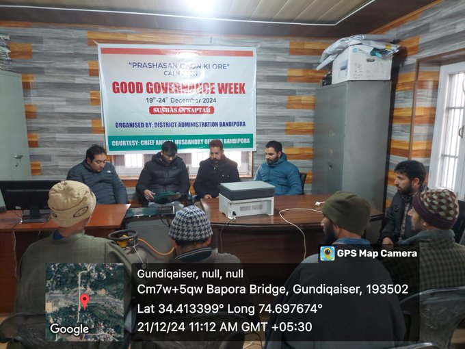 SaqibQashmiri's tweet photo. Under the ongoing 'Sushashan Gaon Ki Ore' campaign during #GoodGovernanceWeek, the administration in #Bandipora reaches doorsteps to address and resolve public grievances effectively.
#DevelopingJK https://t.co/8sIPGBwzjm