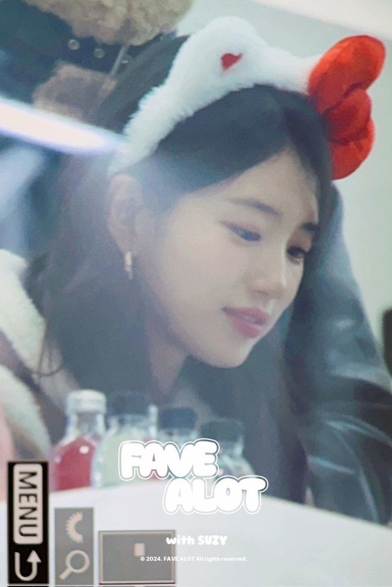 favealot1010's tweet photo. 키티수지냥😻😻😻😻😻

241221 게스 팬싸 #수지 #SUZY https://t.co/i9BS2SQA2p