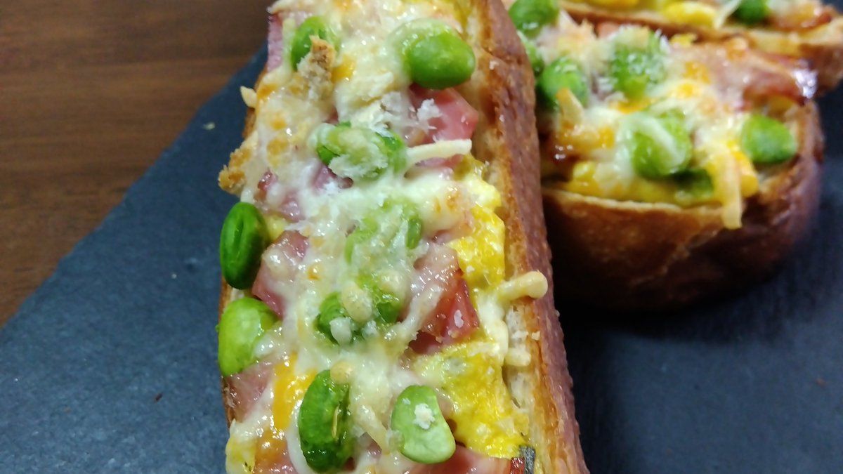 dadan0307's tweet photo. 2024-12-21
今日のまったりランチは『ベーコンと玉子のCheeseBucket』を作りました～!(^^)!
#おうちごはん
#自炊
#料理好きな人と繋がりたい
#フランスパン
#フ��ンスパンアレンジ
#フランスパントースト
#ベーコントースト
#玉子トースト
#チーズトースト https://t.co/fK1l7XPTng