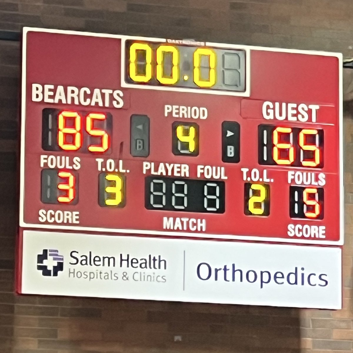 Prep Hoops Oregon (@prephoopsor) on Twitter photo Final: West Linn 85, Inglewood (CA) 65
<a href="/capcitytourney/">Capitol City Classic</a> Quarters
<a href="/Gavin_Gross11/">Gavin Gross</a> led the Lions with 29 points. <a href="/SnookJalen/">Jalen Snook</a> scored 17 points, <a href="/KevinBenso1/">Kevin Benson</a> had 14, <a href="/tr3Price_/">Trey Price</a> had 13, and <a href="/SmileyWyatt/">Wyatt Smiley</a> added 12.
West Linn advances to face <a href="/MensTualatin/">TualatinMensBasketball</a> in the semis. Final: West Linn 85, Inglewood (CA) 65
<a href="/capcitytourney/">Capitol City Classic</a> Quarters
<a href="/Gavin_Gross11/">Gavin Gross</a> led the Lions with 29 points. <a href="/SnookJalen/">Jalen Snook</a> scored 17 points, <a href="/KevinBenso1/">Kevin Benson</a> had 14, <a href="/tr3Price_/">Trey Price</a> had 13, and <a href="/SmileyWyatt/">Wyatt Smiley</a> added 12.
West Linn advances to face <a href="/MensTualatin/">TualatinMensBasketball</a> in the semis.