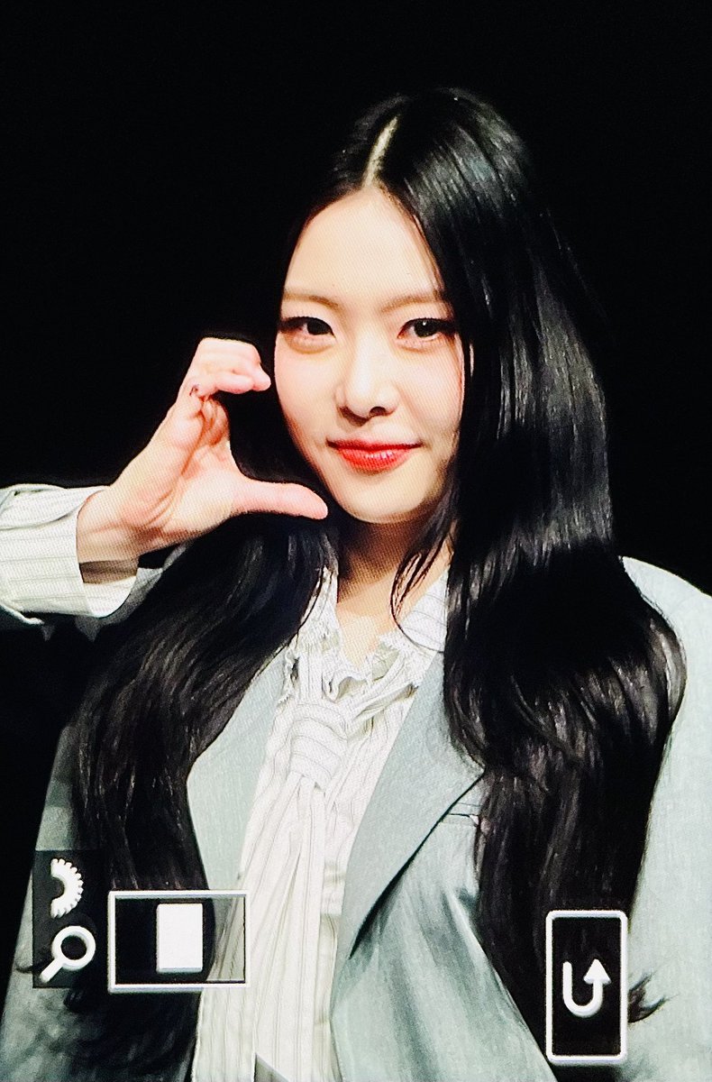 241221 📸

😘

#쟄과콩나물 #아이칠린 #ICHILLIN #재키 #JACKIE #강채연