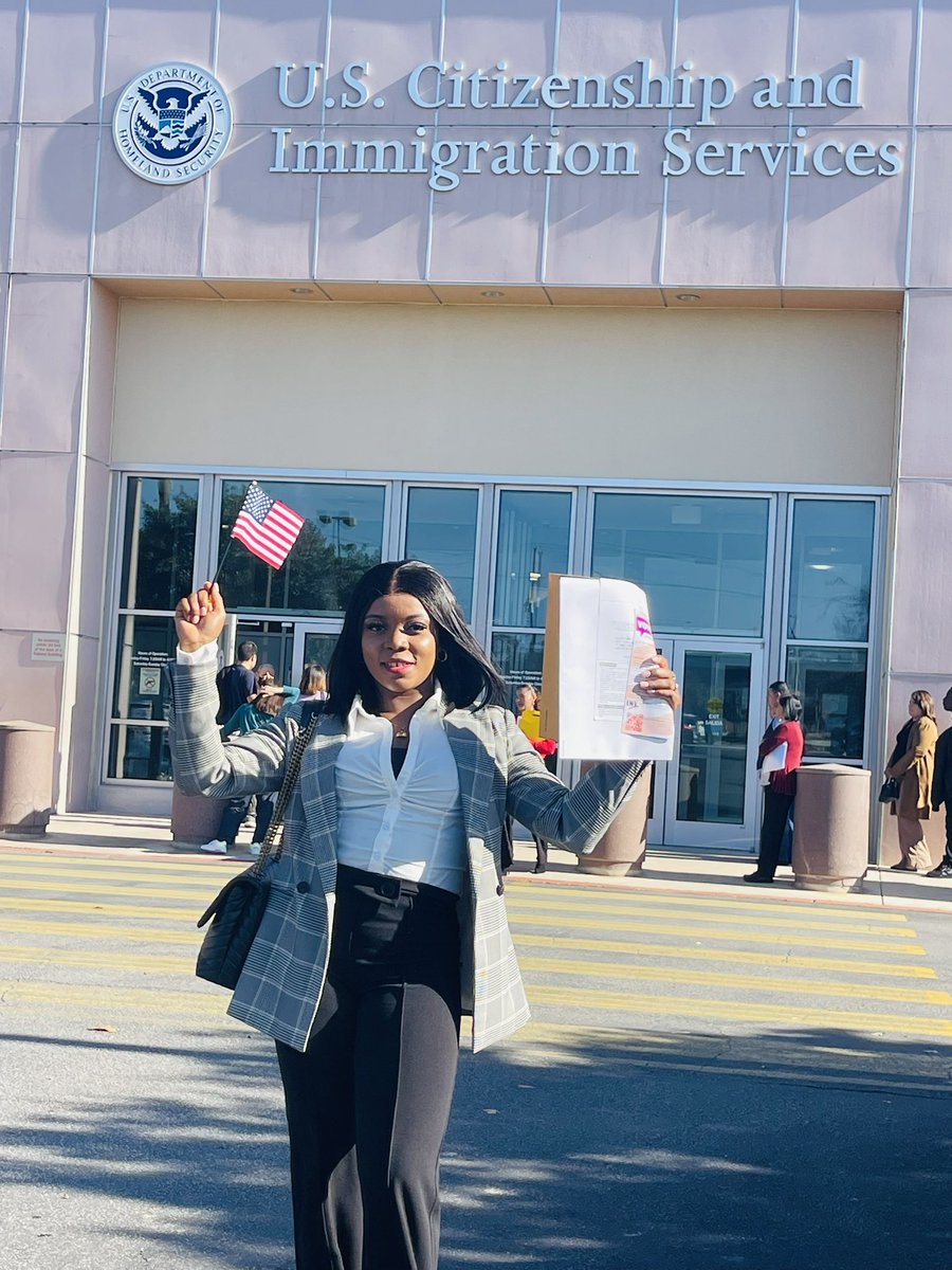 Kwi_nette's tweet photo. Today starts the beginning of a new legacy.
I became an American Citizen!
To a country that gave me the enabling environment to not only be the best version of myself but also meet and exceed my potentials, I’ll forever be grateful!
God bless America 🇺🇸
This I’ll forever defend! https://t.co/SM8gc25ikz
