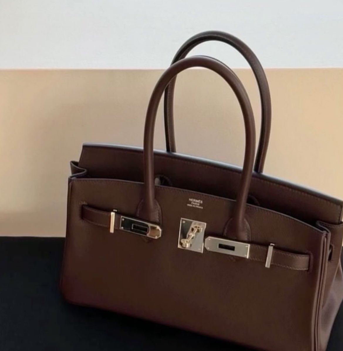ephhemere's tweet photo. brown, the color of the season https://t.co/CKobLvK93D