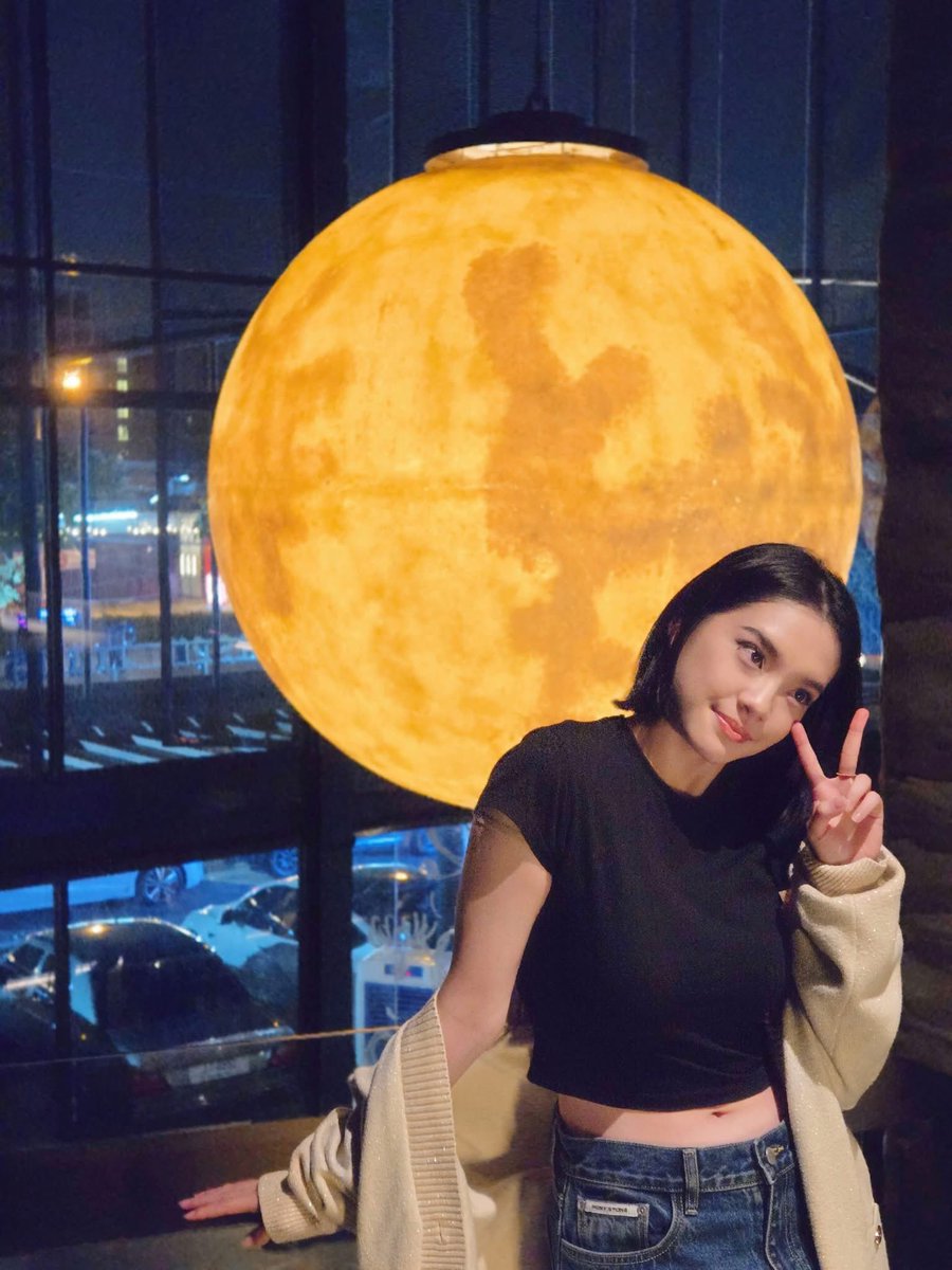 keenoijai's tweet photo. 🌕
#CherprangAreekul https://t.co/fovGCuJNHd