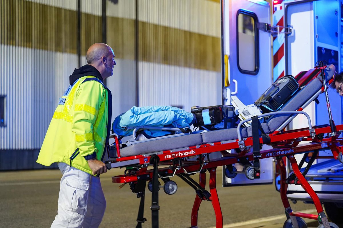 ActuSamu's tweet photo. [ ActuSAMU - ADE ] : ❌ STOP : Ils ne sont pas que « conducteurs », et l’AFASH œuvre en ce sens ✅

🚑 Les ambulanciers #SMUR sont de véritables professionnels de santé 🩺 Leur présence dans une équipe médicale parfaitement complète est indispensable ! https://t.co/ZIVHE1GBEq