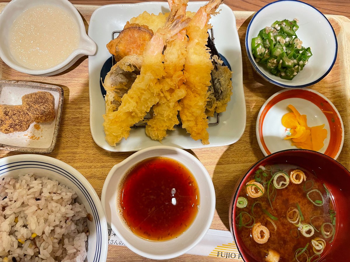 ULTRAJAPONE's tweet photo. 人生おんぼろ
急にエビ天が食べたくなる時もある。
明太子は食べ放題だけどほどほどに。
もちろん仕事もほどほどに。
#お弁当日記 ＃定食　＃天ぷら　＃えび天　#お弁当 　#ランチ https://t.co/2JhcISexZS