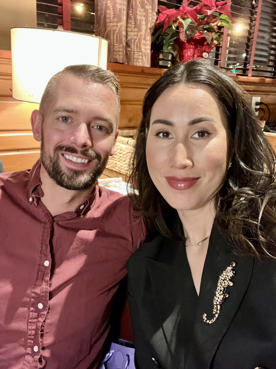 LastFrontierMan's tweet image. Happy Birthday to this diva!

Good night out with the girlfriends before heading home for the holidays.