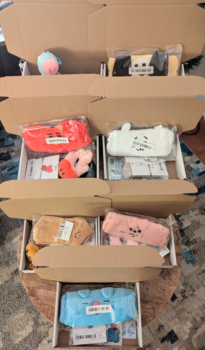 rompekoobeza's tweet photo. 🎄 @rompekoobeza's holiday giveaway #5 🎄

🎁 7 winners will each receive a random mystery BT21 box
🌏 open ww
📅 giveaway ends on December 21 at 9pm PST
♥️ Like/RT to enter 

RULES: https://t.co/95ZQ6K1NjK https://t.co/inJFElfTFx