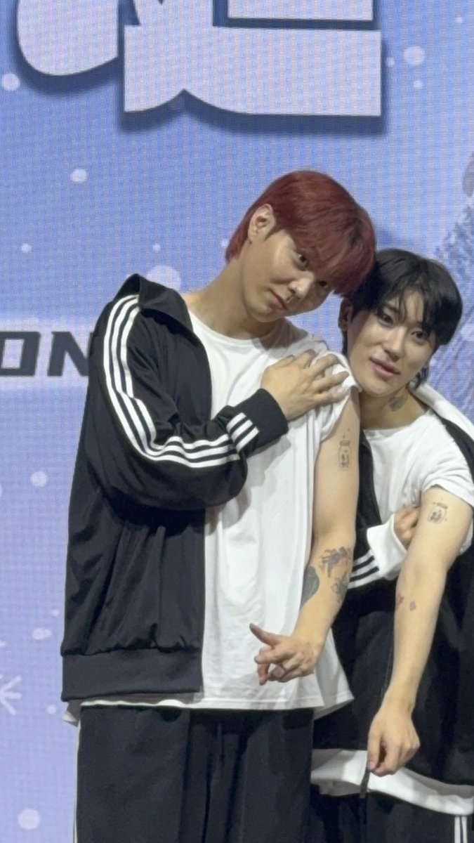 leahisf's tweet image. 커플타투 오프 최초 공개🥹