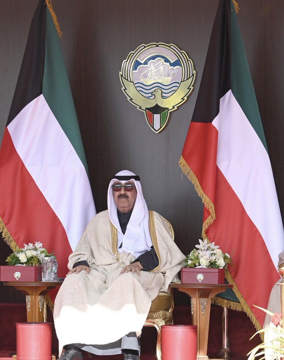 أسمى التهاني والتبريكات
إلى حضرة صاحب السمو
الشيخ مشعل الأحمد الجابر الصباح
بمناسبة الذكرى الأولى لتولي سموه مقاليد الحكم،
سائلين المولى عز وجل أن يحفظ الكويت
وأميرها وشعبها، ويديم عليها الأمن والأمان.

#مشعل_الأحمد_الجابر_الصباح