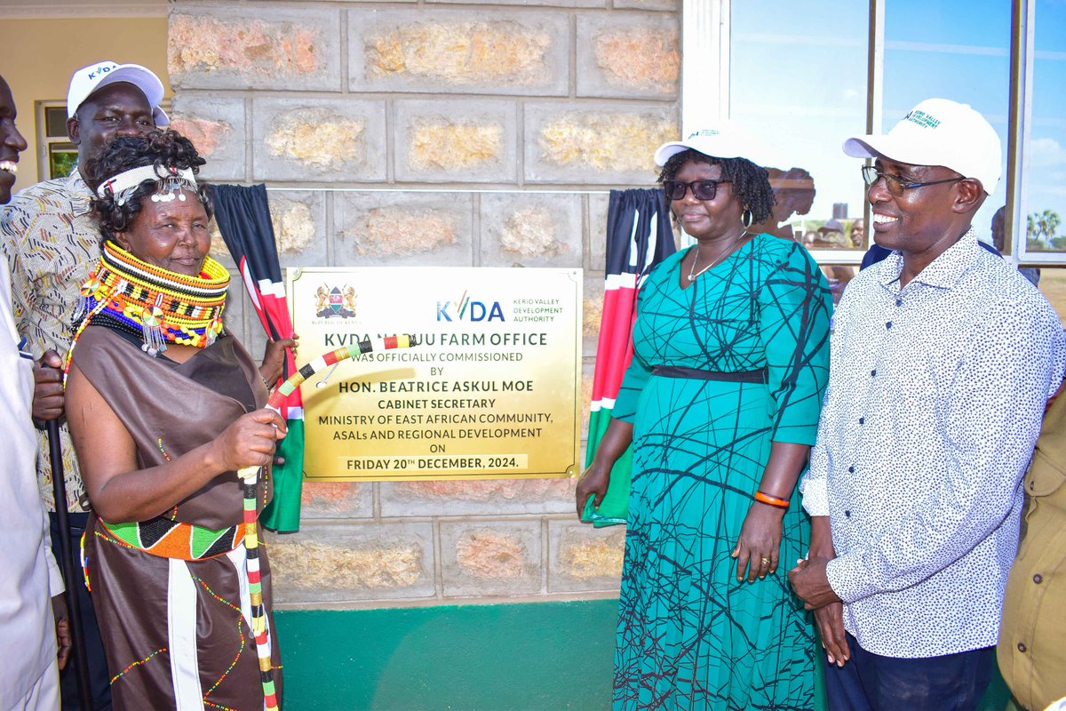 SammyNaporos's tweet photo. Supporting food security in Turkana county; Visit by CS Hon. Beatrice Askul Moe to Napuu irrigation project to assess the level of implementation and commission farmers storage facility and office block. https://t.co/FVH8wssR1n